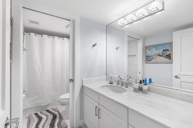 100 Lakeshore Drive 252, North Palm Beach, FL 33408