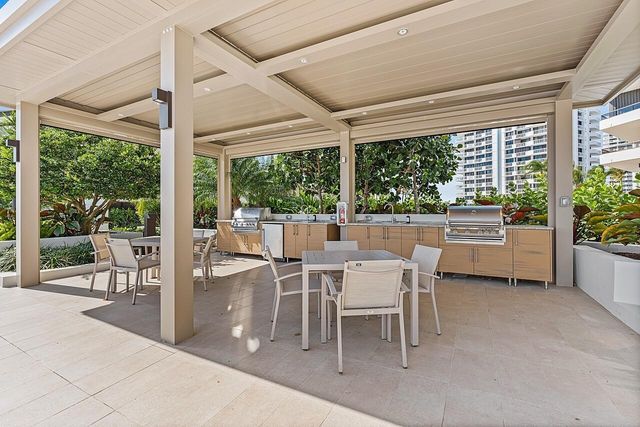 100 Lakeshore Drive 252, North Palm Beach, FL 33408
