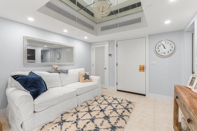 100 Lakeshore Drive 252, North Palm Beach, FL 33408