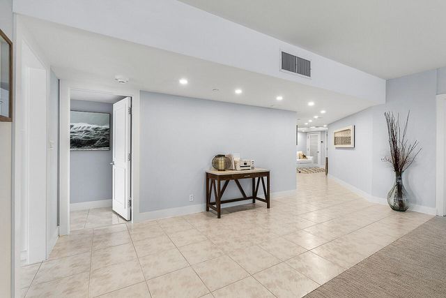 100 Lakeshore Drive 252, North Palm Beach, FL 33408