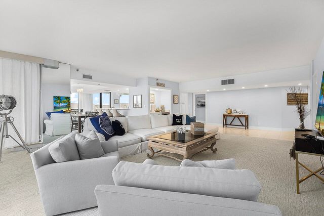 100 Lakeshore Drive 252, North Palm Beach, FL 33408