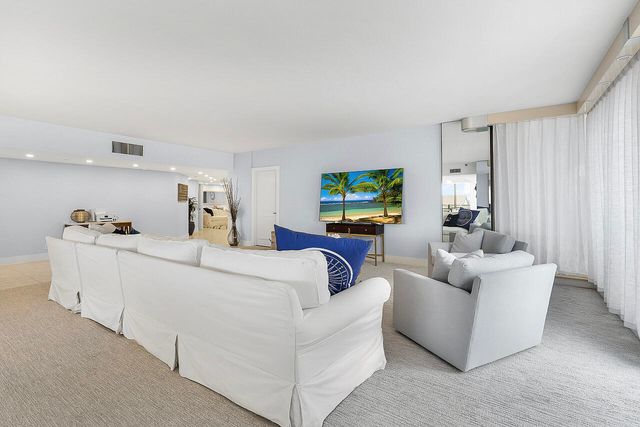100 Lakeshore Drive 252, North Palm Beach, FL 33408