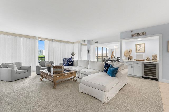 100 Lakeshore Drive 252, North Palm Beach, FL 33408
