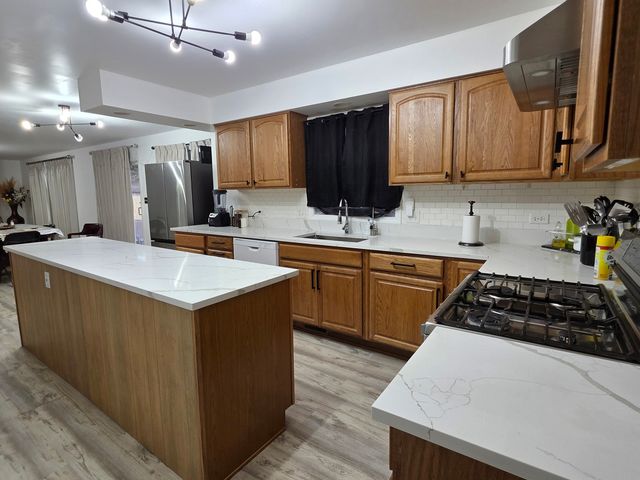 430 Gillings Drive, Gurnee, IL 60031