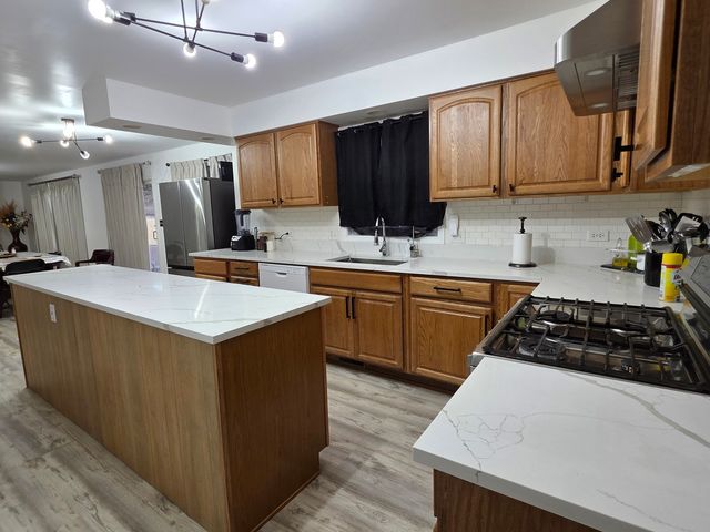 430 Gillings Drive, Gurnee, IL 60031