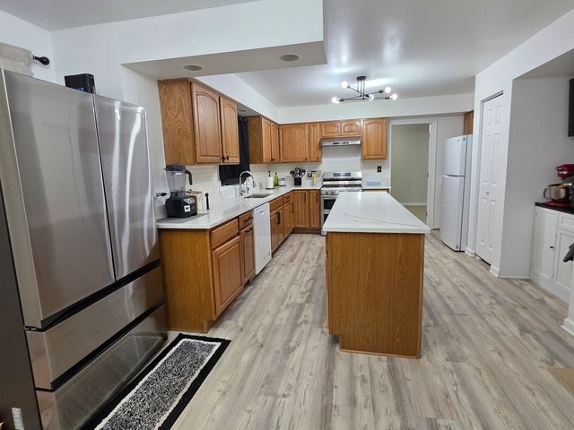 430 Gillings Drive, Gurnee, IL 60031