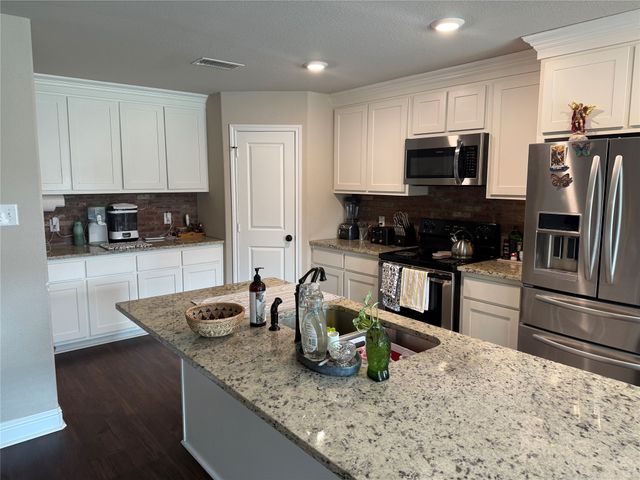 107 Virginia Drive, Palmer, TX 75152