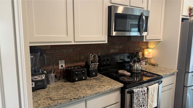 107 Virginia Drive, Palmer, TX 75152