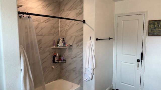 107 Virginia Drive, Palmer, TX 75152