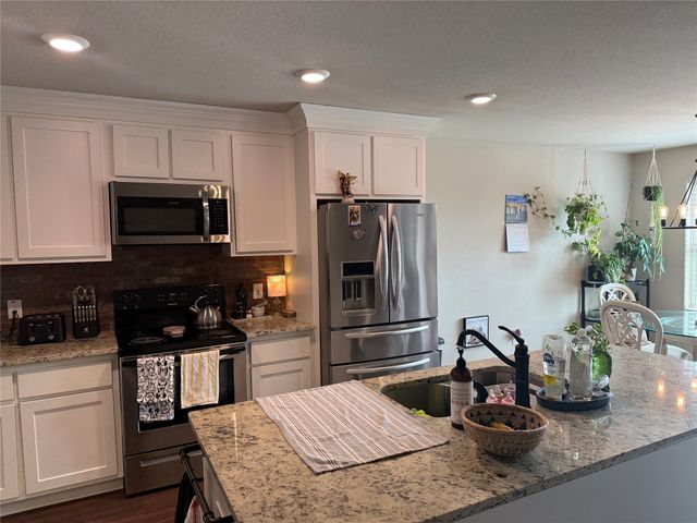 107 Virginia Drive, Palmer, TX 75152