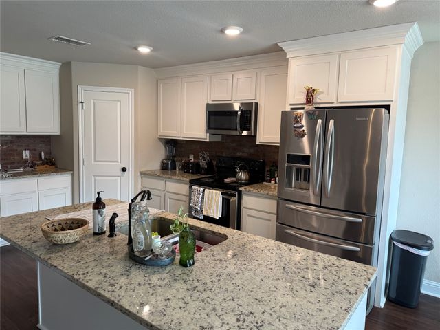 107 Virginia Drive, Palmer, TX 75152