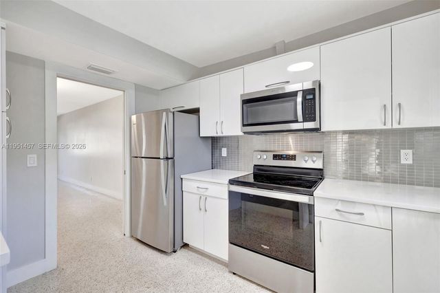 2190 NE 51 ST Court 106, Fort Lauderdale, FL 33308