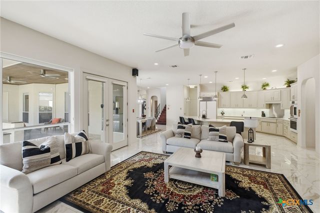 9610 Trophy Oaks Drive, San Antonio, TX 78266