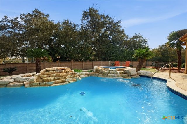 9610 Trophy Oaks Drive, San Antonio, TX 78266