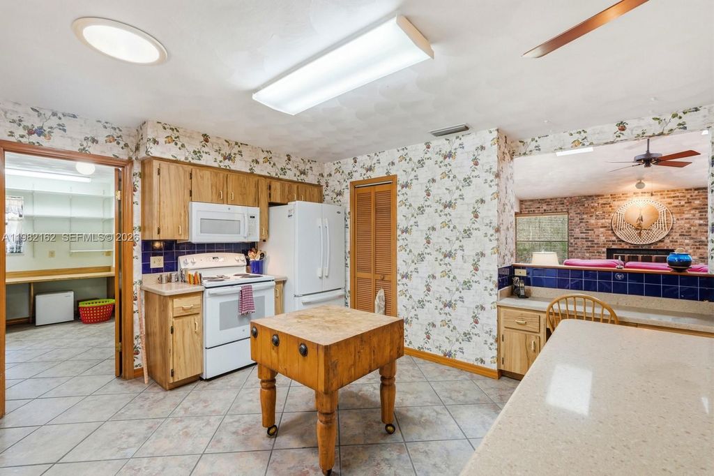 Image 6 of property listing at 158 CONE ROAD, Ormond Beach, FL 32174