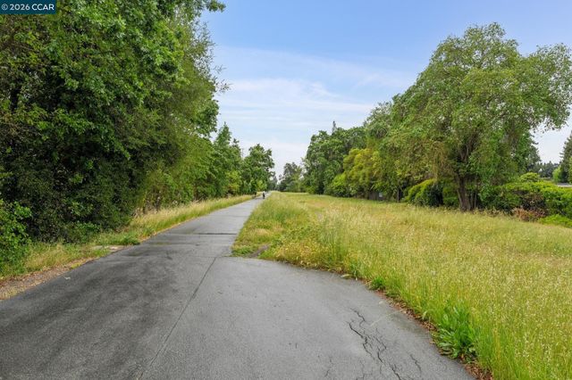 614 Sycamore Cir, Danville, CA 94526