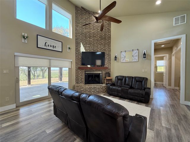 1050 El Camino, Waxahachie, TX 75167