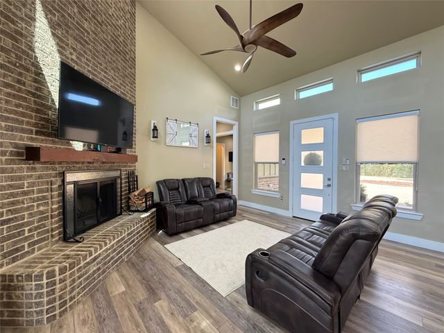 1050 El Camino, Waxahachie, TX 75167