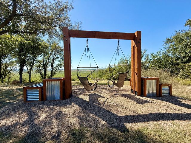 1050 El Camino, Waxahachie, TX 75167