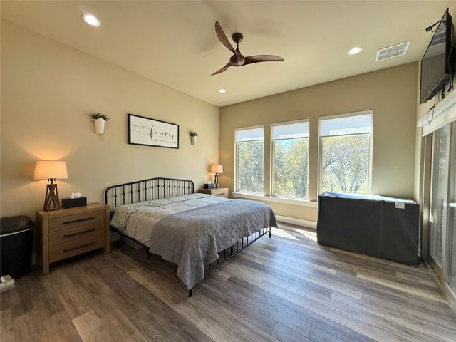 1050 El Camino, Waxahachie, TX 75167