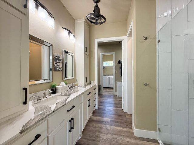 1050 El Camino, Waxahachie, TX 75167