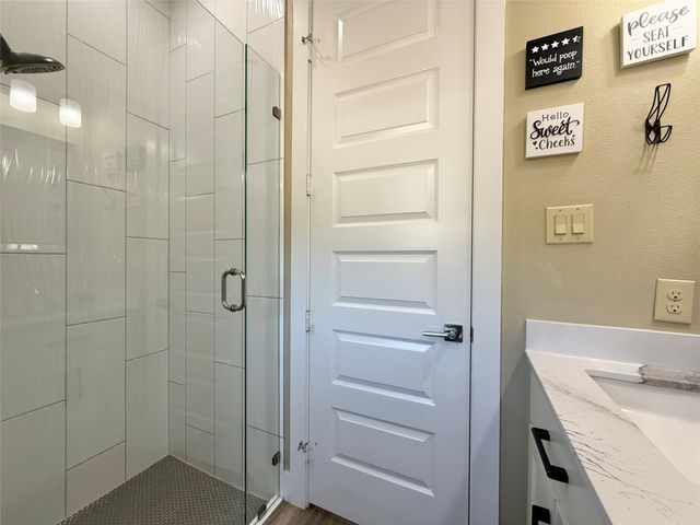 1050 El Camino, Waxahachie, TX 75167