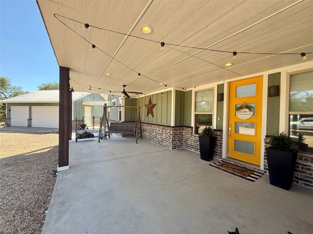 1050 El Camino, Waxahachie, TX 75167