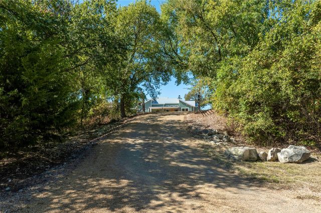 1050 El Camino, Waxahachie, TX 75167