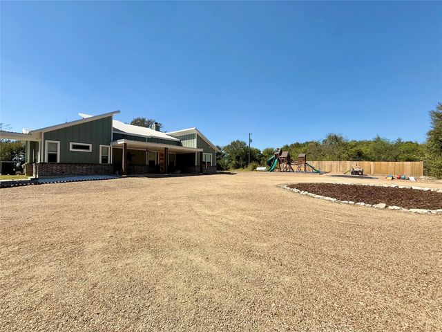 1050 El Camino, Waxahachie, TX 75167