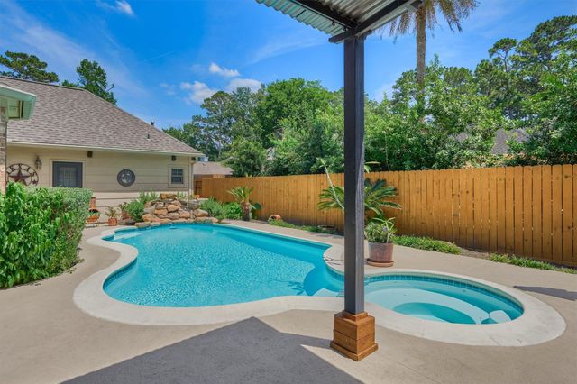 423 Pine Edge Drive, Spring, TX 77380