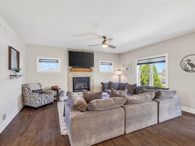 2402 Blue Heron Boulevard, Sun Prairie, WI 53590