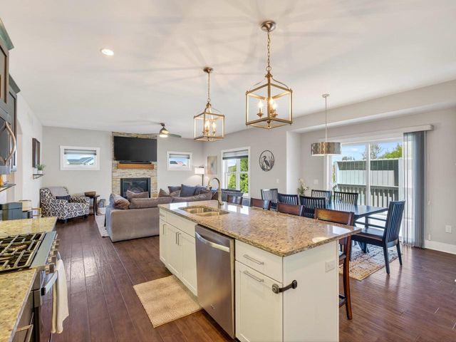 2402 Blue Heron Boulevard, Sun Prairie, WI 53590