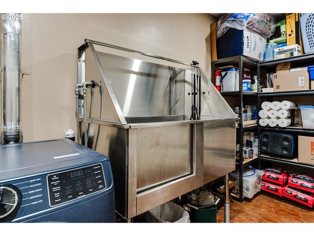 86561 R R BAKER Rd, Springfield, OR 97478