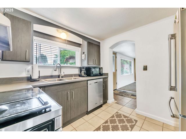 193 SANTA CLARA Ave, Eugene, OR 97404