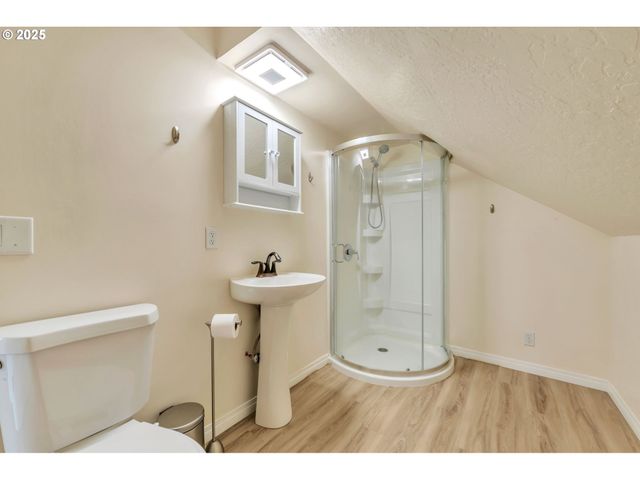 193 SANTA CLARA Ave, Eugene, OR 97404