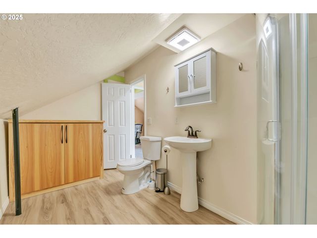 193 SANTA CLARA Ave, Eugene, OR 97404