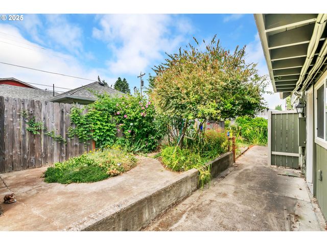 193 SANTA CLARA Ave, Eugene, OR 97404