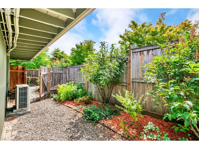 193 SANTA CLARA Ave, Eugene, OR 97404