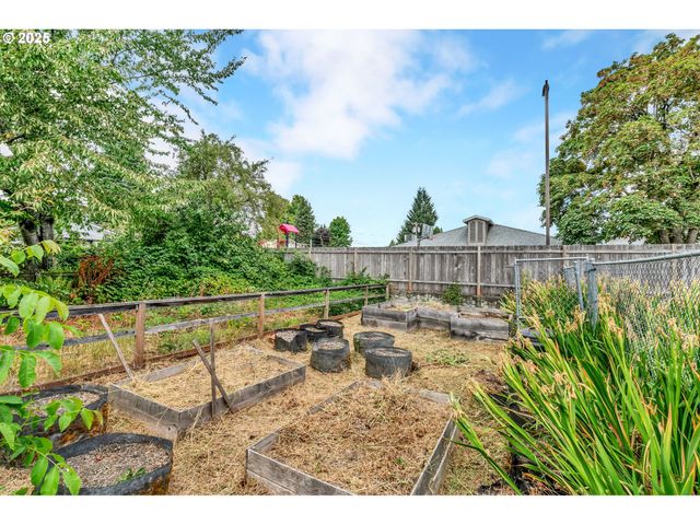193 SANTA CLARA Ave, Eugene, OR 97404