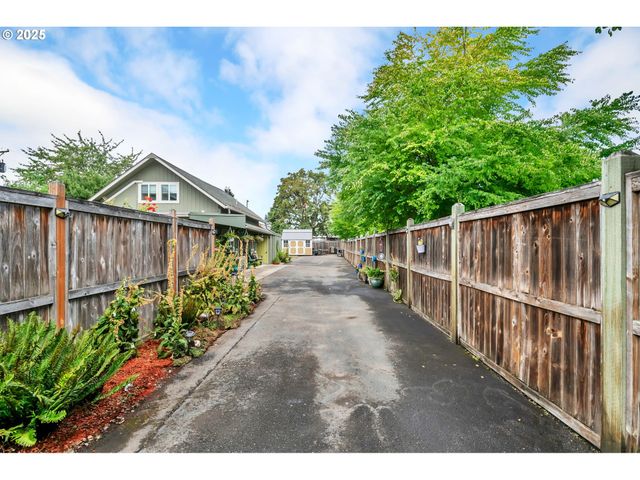 193 SANTA CLARA Ave, Eugene, OR 97404