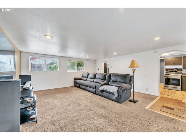 193 SANTA CLARA Ave, Eugene, OR 97404