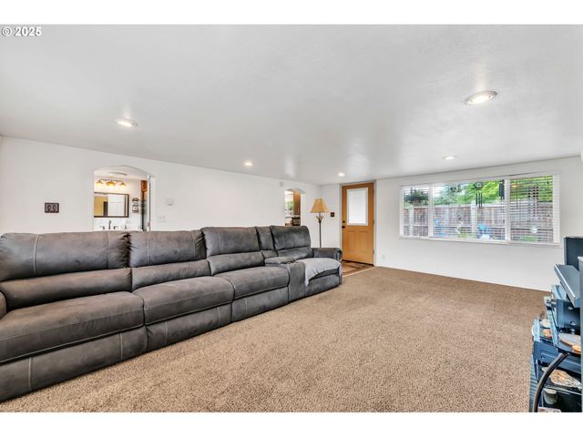 193 SANTA CLARA Ave, Eugene, OR 97404