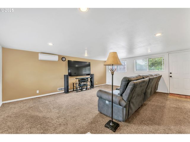 193 SANTA CLARA Ave, Eugene, OR 97404