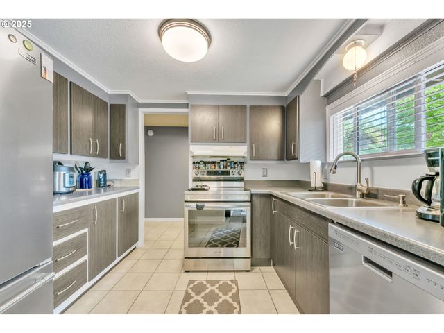 193 SANTA CLARA Ave, Eugene, OR 97404