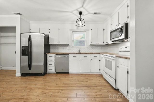6739 Old Meadow Road, Charlotte, NC 28227