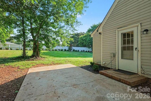 6739 Old Meadow Road, Charlotte, NC 28227