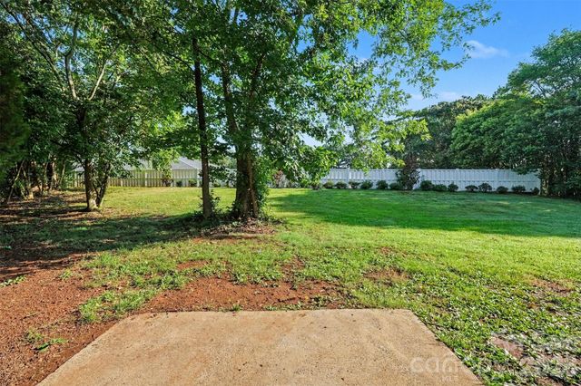 6739 Old Meadow Road, Charlotte, NC 28227