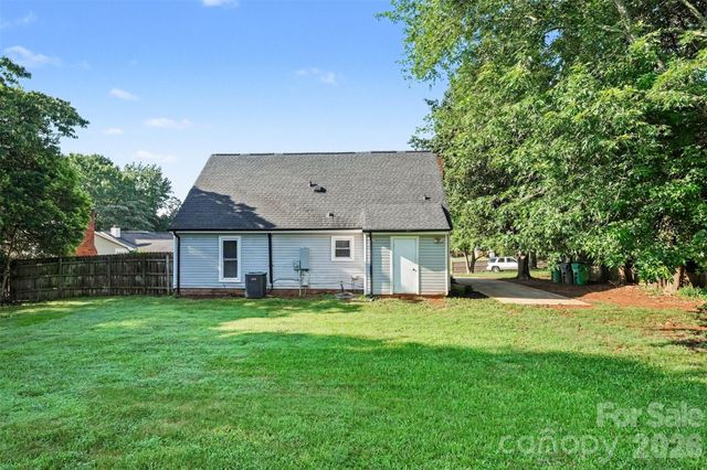 6739 Old Meadow Road, Charlotte, NC 28227