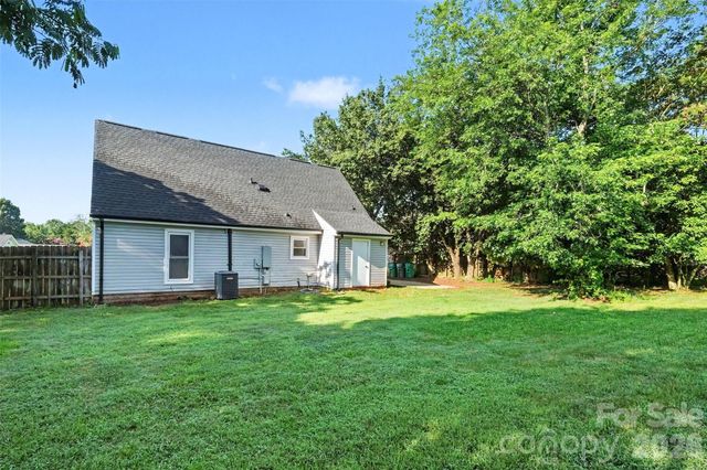 6739 Old Meadow Road, Charlotte, NC 28227