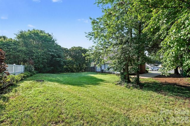 6739 Old Meadow Road, Charlotte, NC 28227